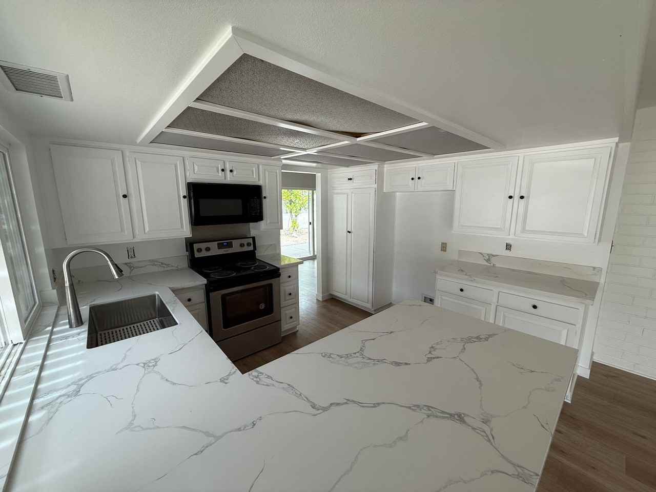 24625 Overlake Dr - Photo 3 of 14
