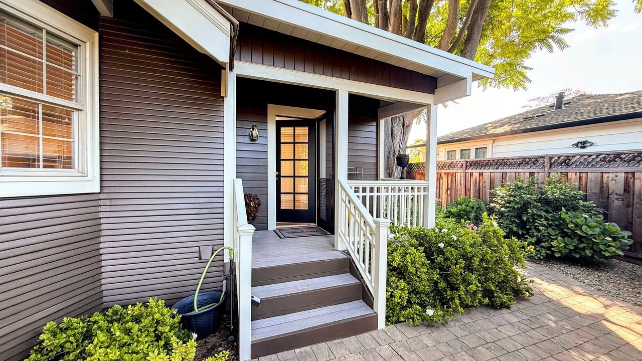 1724 Alberta Ave - Photo 4 of 18