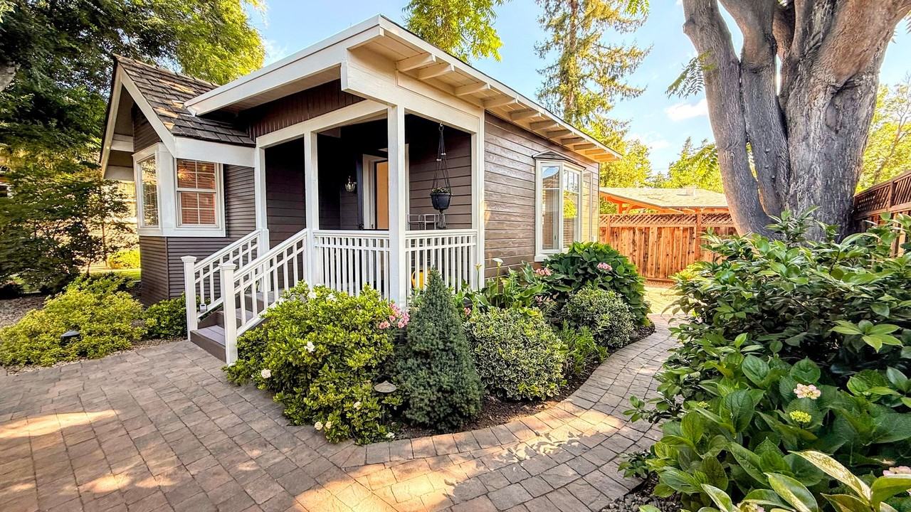 1724 Alberta Ave - Photo 5 of 18