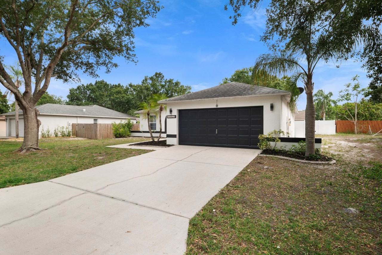 15624 Sunny Crest Ln - Photo 2 of 32
