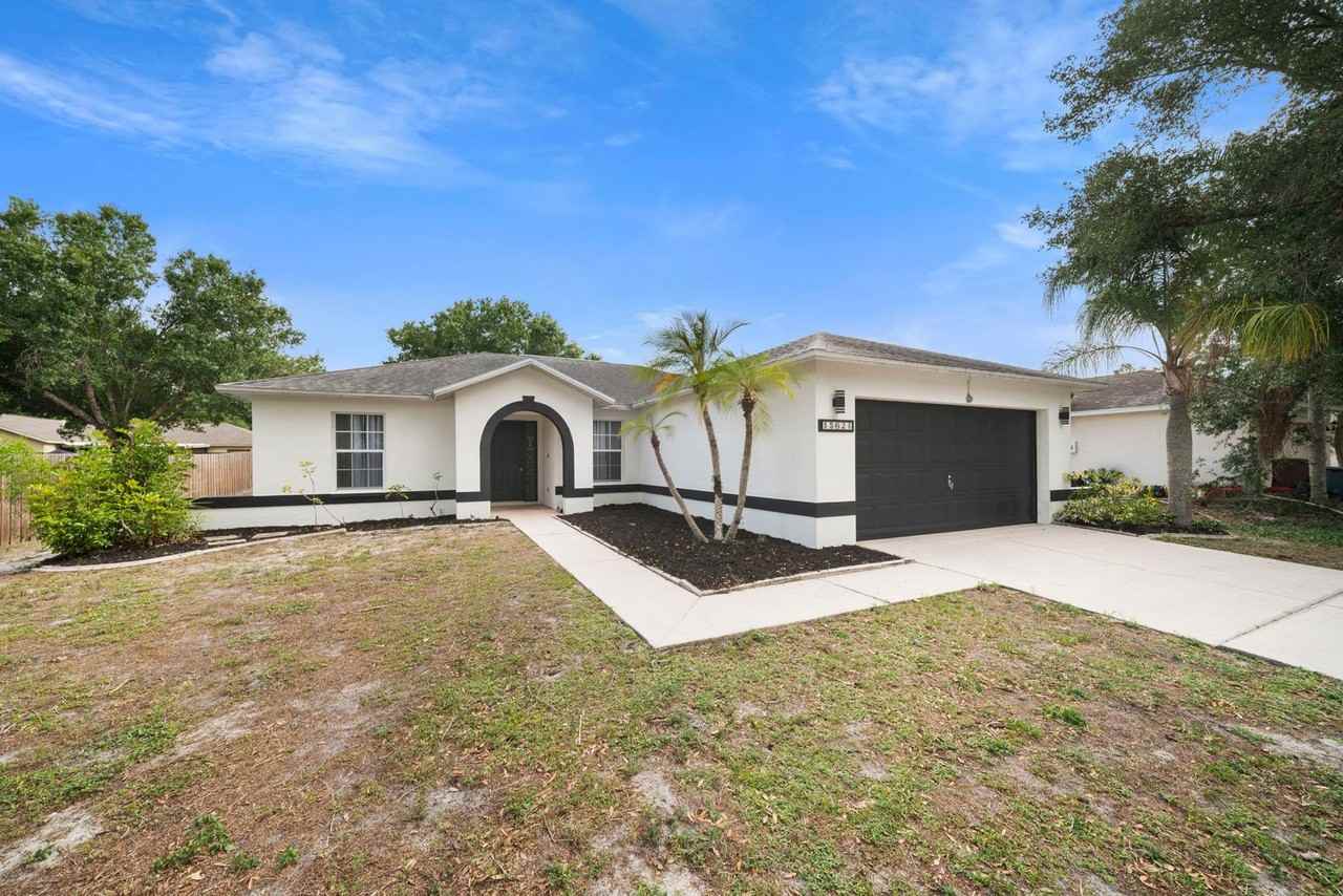 15624 Sunny Crest Ln - Photo 3 of 32