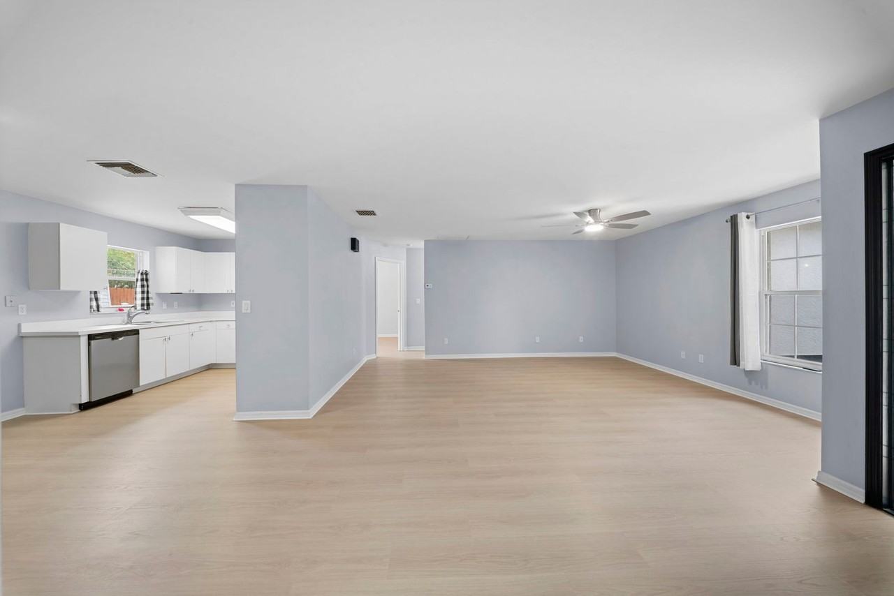 15624 Sunny Crest Ln - Photo 5 of 32