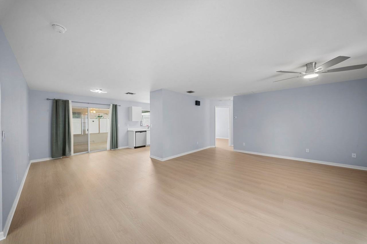 15624 Sunny Crest Ln - Photo 6 of 32