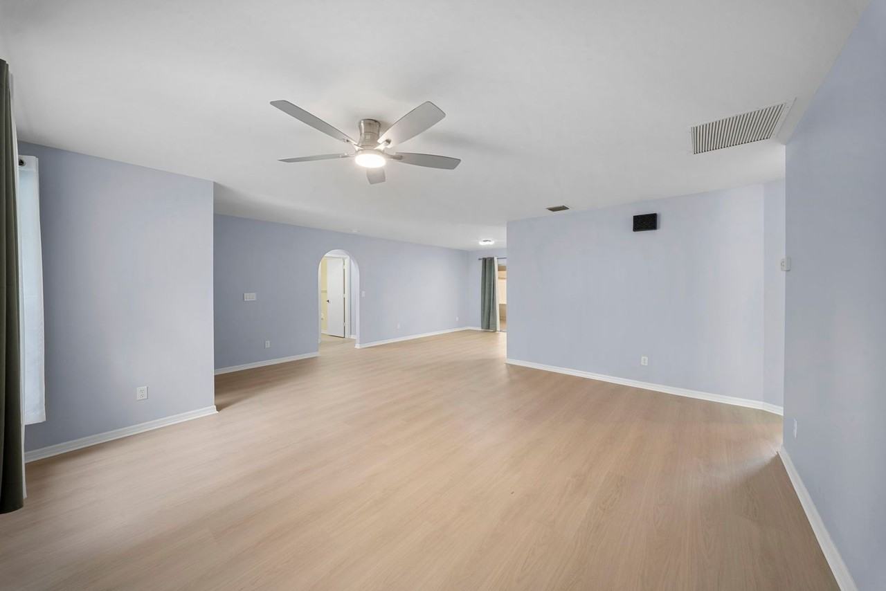 15624 Sunny Crest Ln - Photo 7 of 32