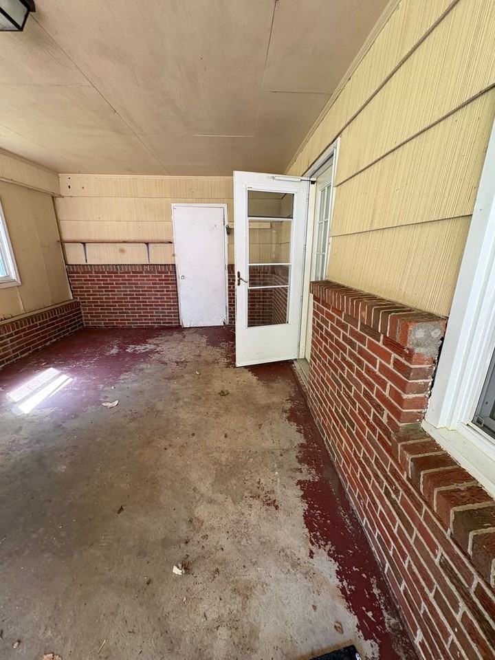15 Tasha Dr - Photo 4 of 17