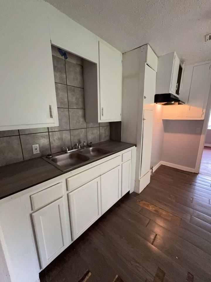 2829 Comfort Street - Photo 4 of 14