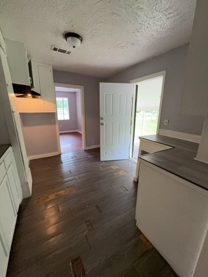 2829 Comfort Street - Photo 5 of 14