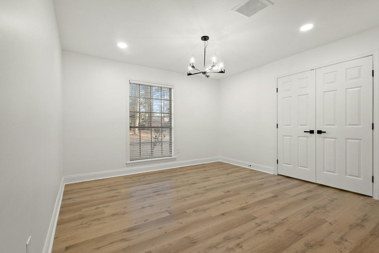 816 Winthrop Circle - Photo 3 of 36