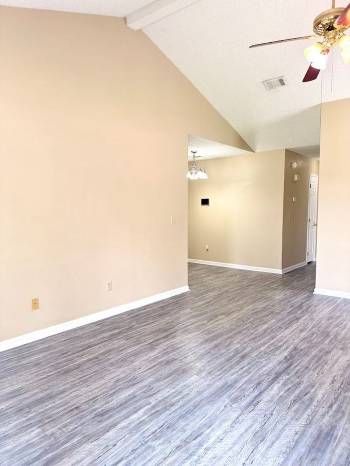 114 Leeward Dr - Photo 2 of 16