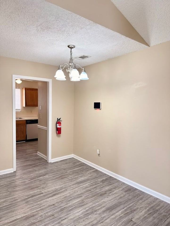 114 Leeward Dr - Photo 4 of 16