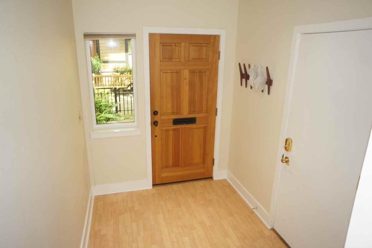 735 Se 34th Ave - Photo 2 of 26
