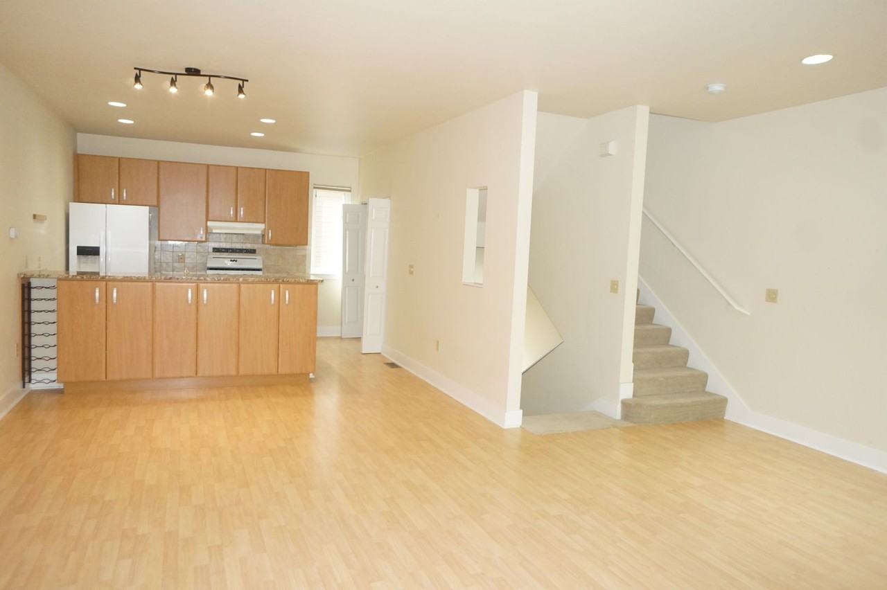 735 Se 34th Ave - Photo 4 of 26