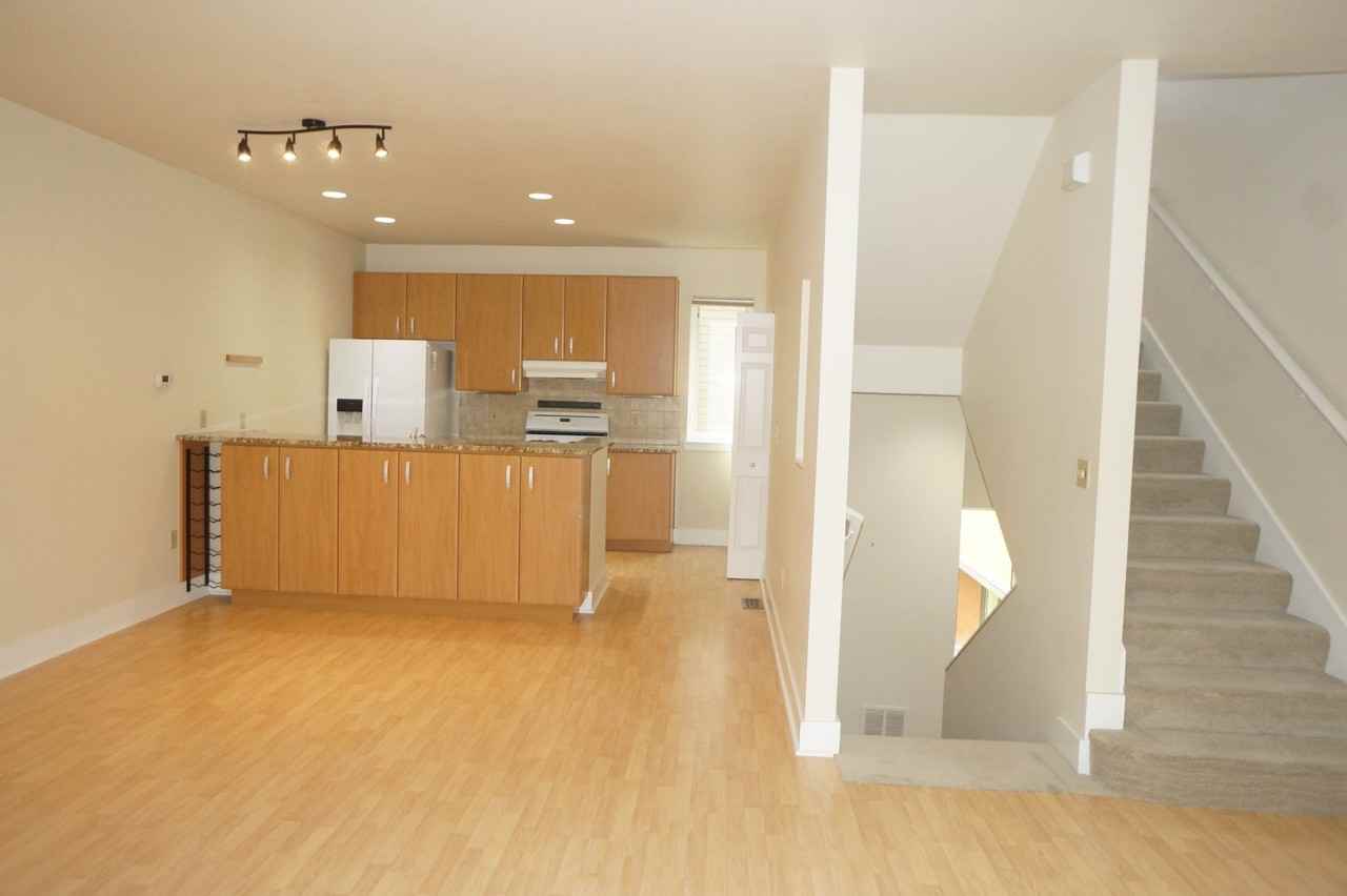735 Se 34th Ave - Photo 5 of 26
