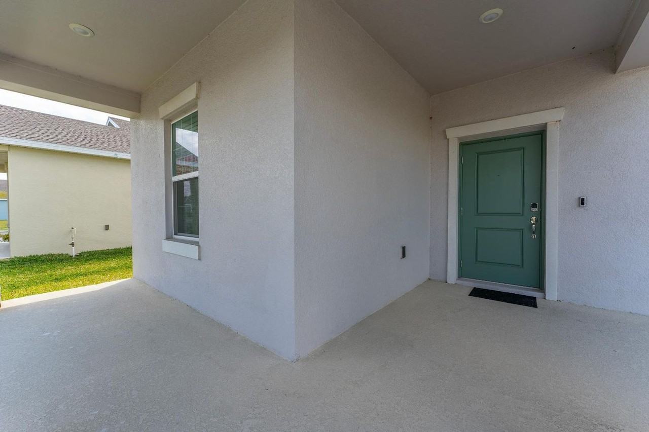 1380 Brentwood Dr - Photo 5 of 30
