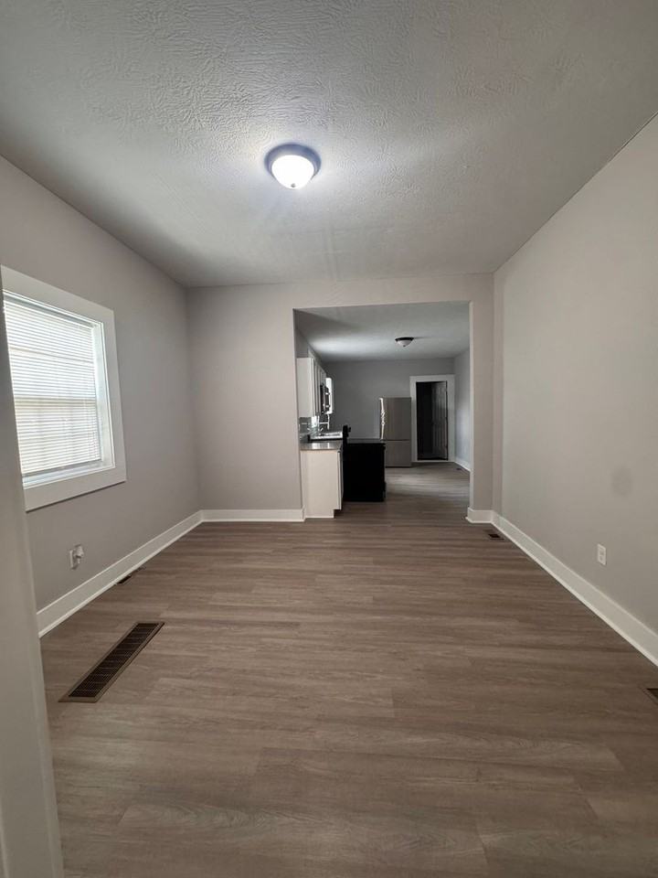 506 Vine St - Photo 3 of 9