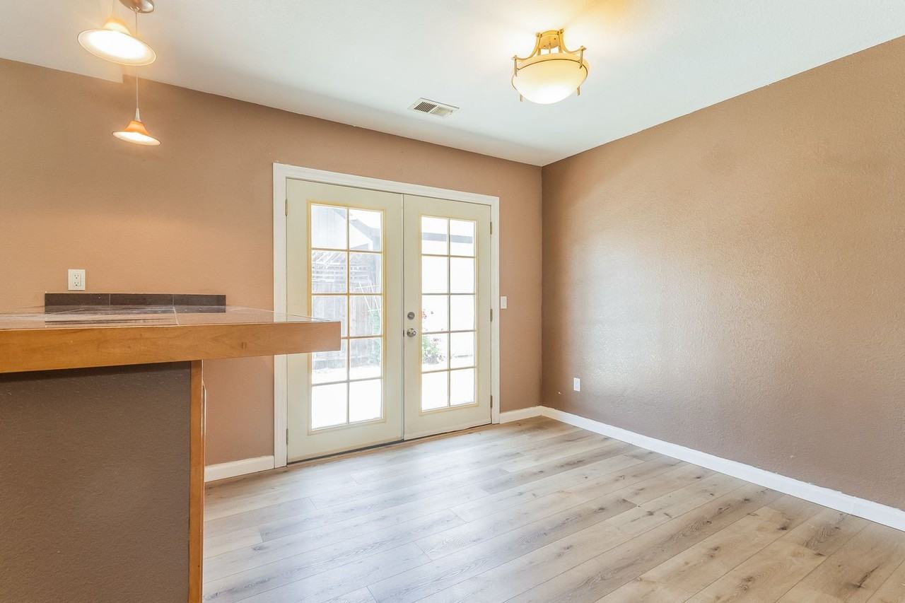 2048 Pinercrest Dr - Photo 4 of 23