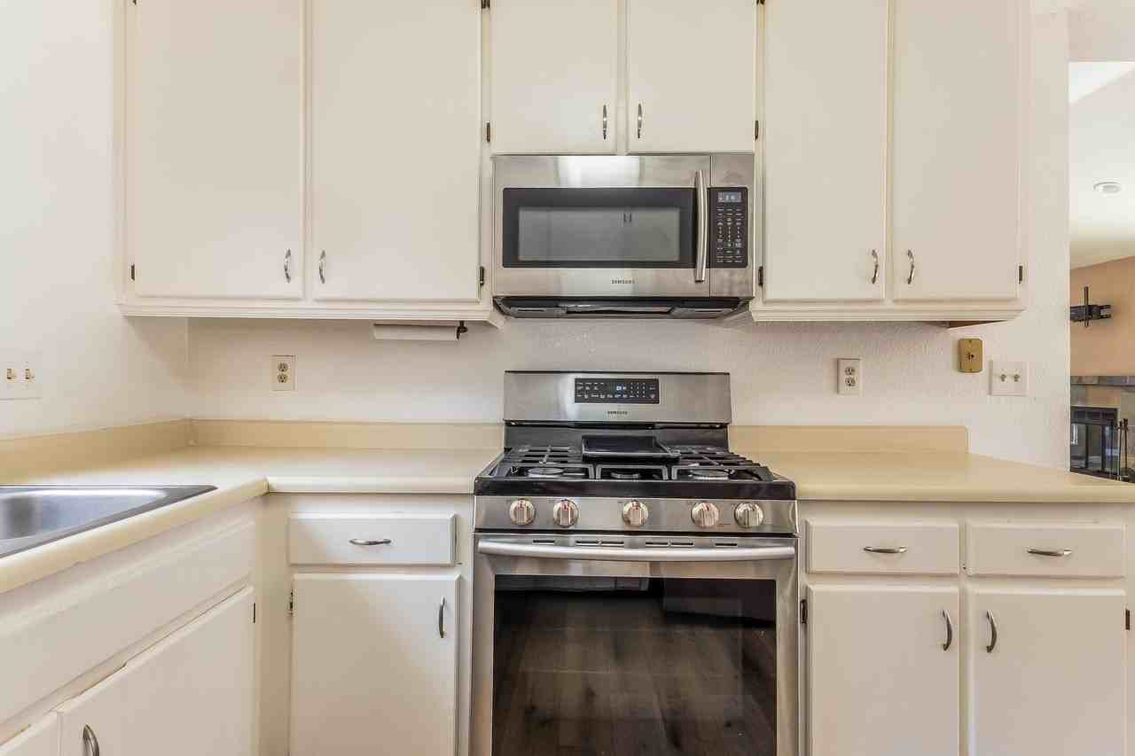 2048 Pinercrest Dr - Photo 7 of 23