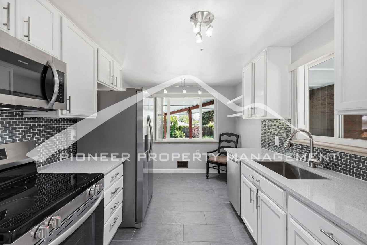 2558 S Tennyson Way - Photo 7 of 22