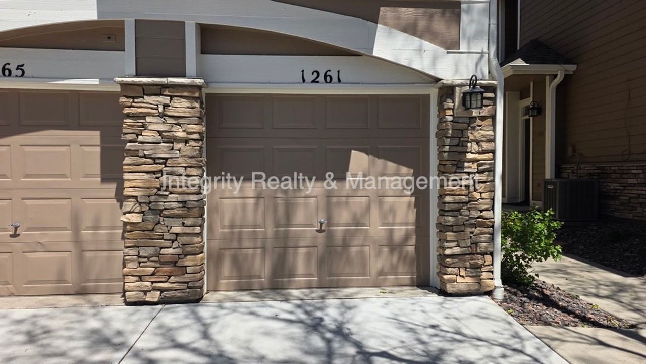 1261 Carlyle Park Cir - Photo 2 of 21