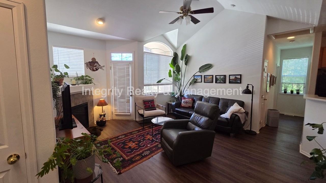 1261 Carlyle Park Cir - Photo 3 of 21