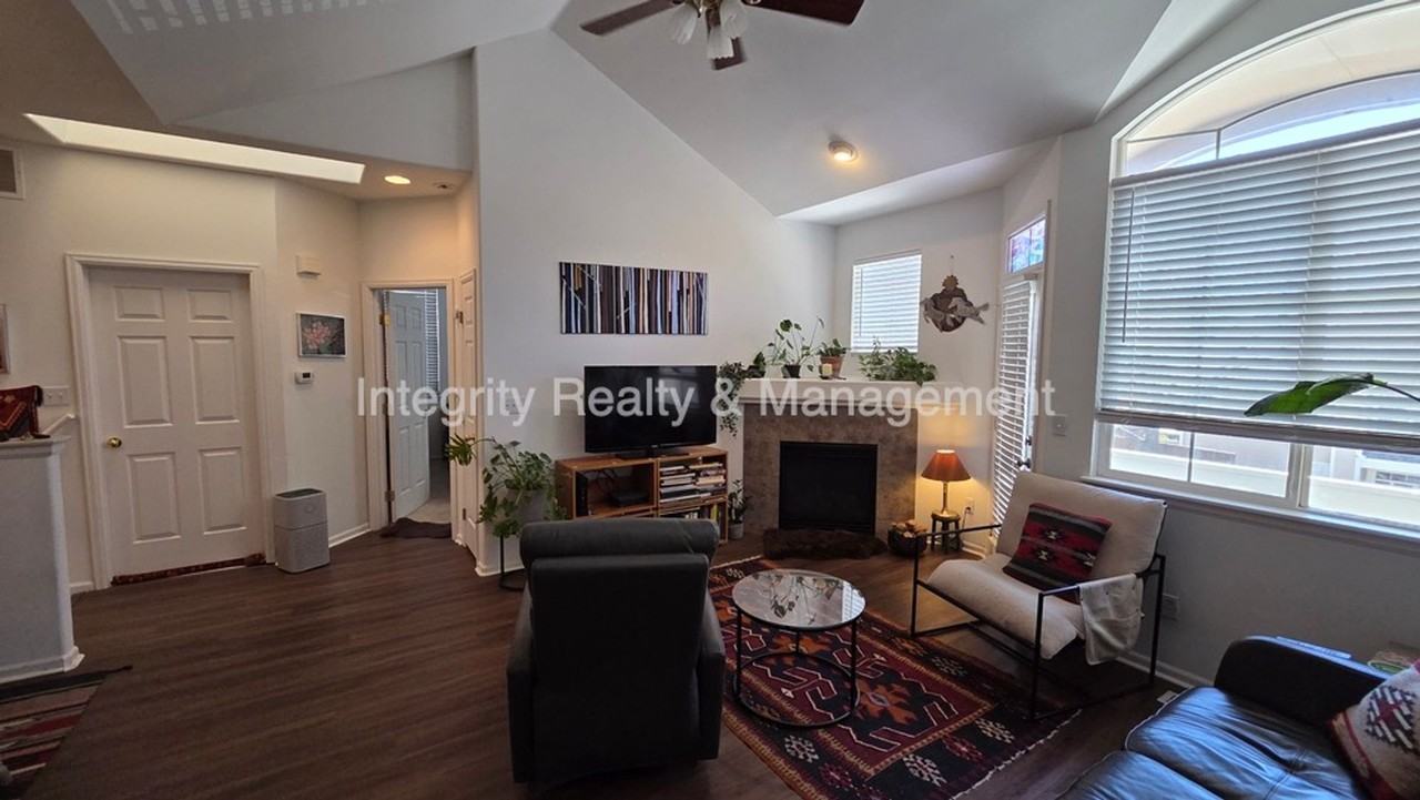 1261 Carlyle Park Cir - Photo 4 of 21