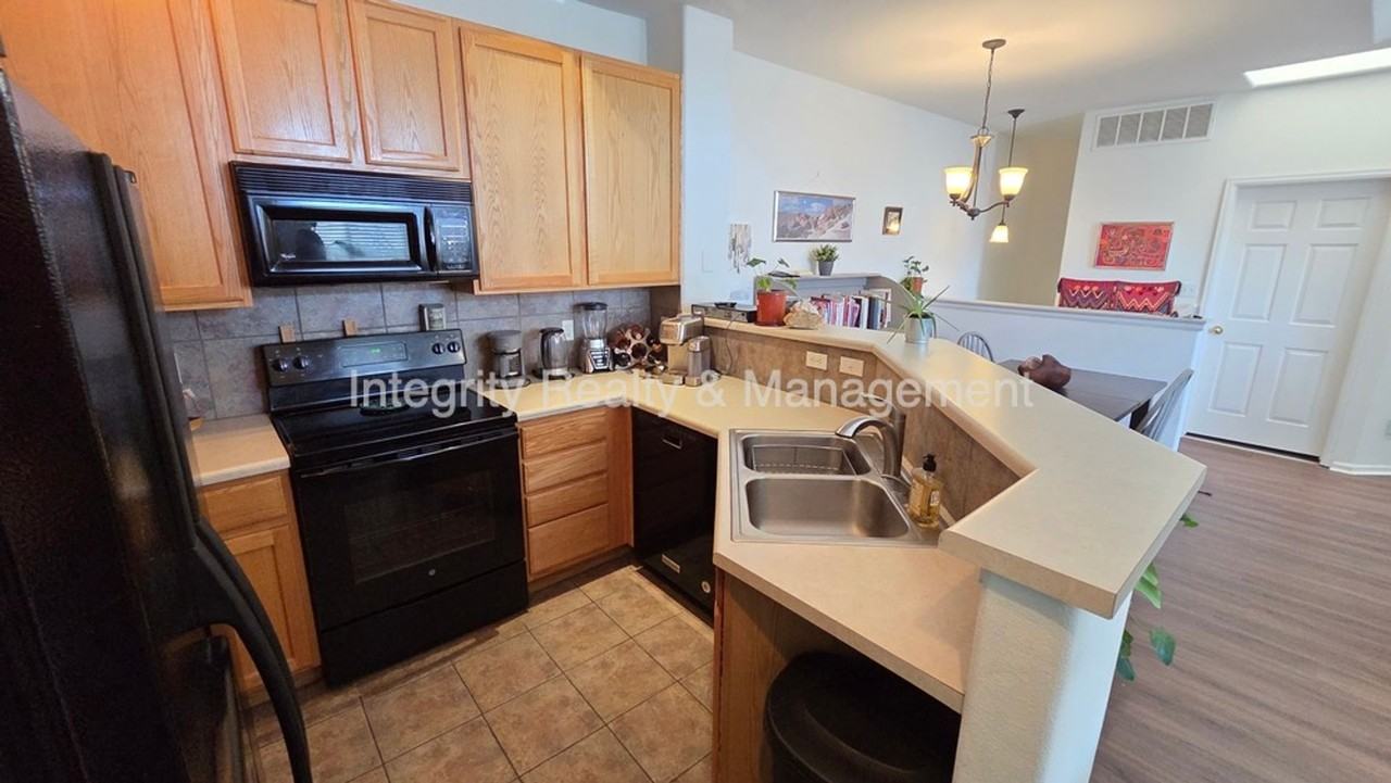1261 Carlyle Park Cir - Photo 7 of 21