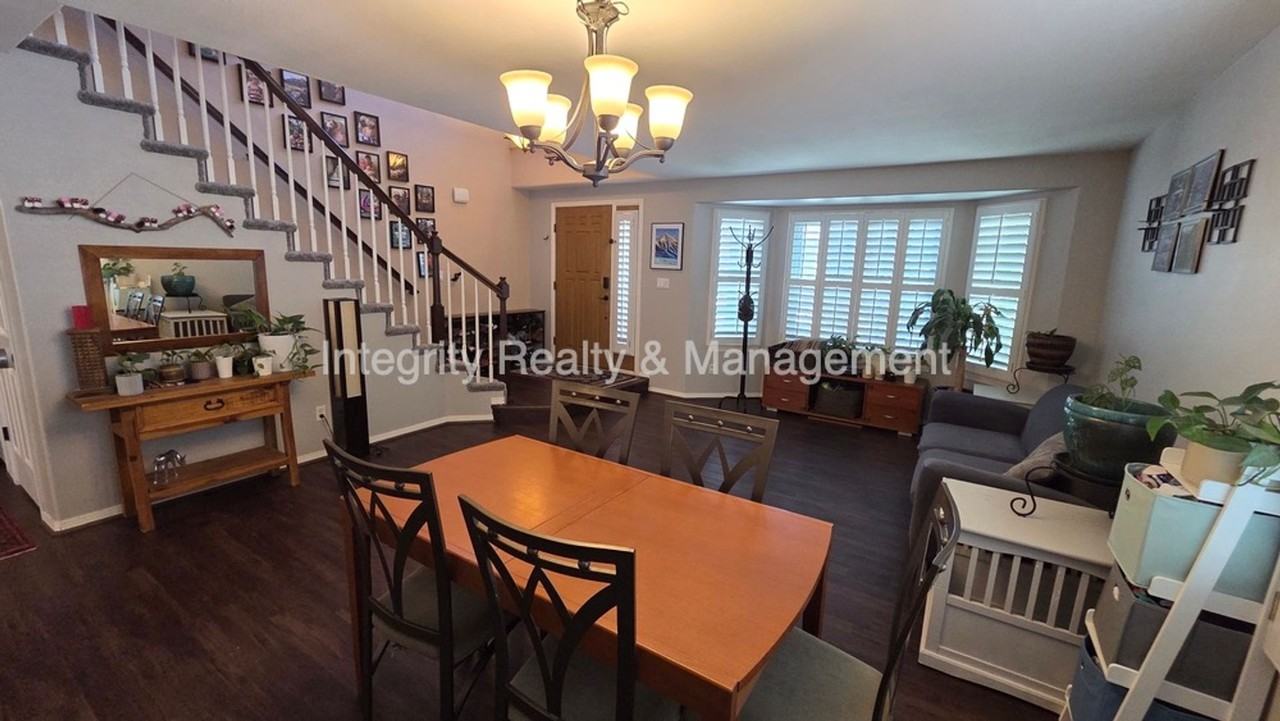 3425 White Oak Ln - Photo 2 of 46