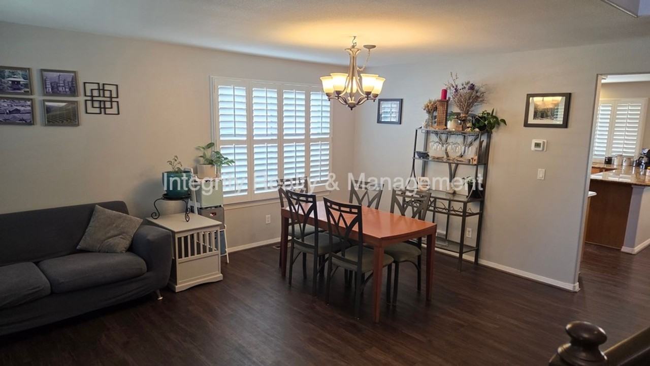 3425 White Oak Ln - Photo 3 of 46