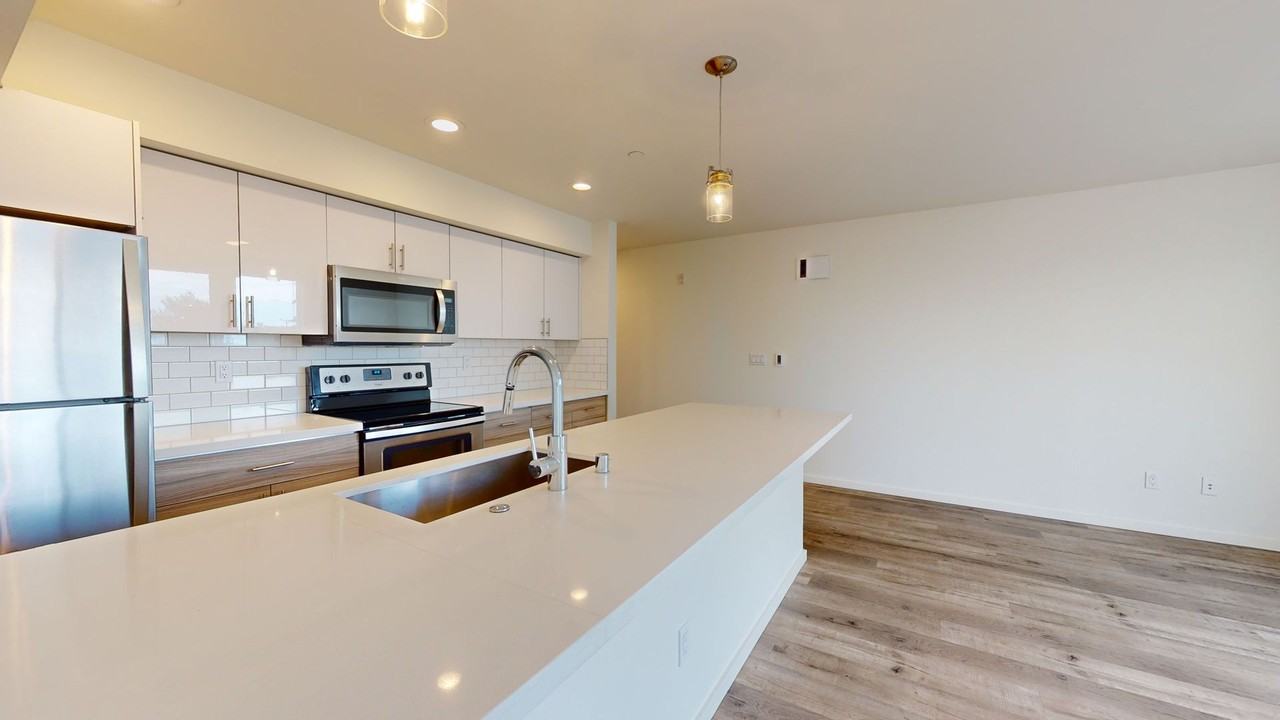 Reverie on Beacon Hill! Modern city living! - Photo 3 of 35