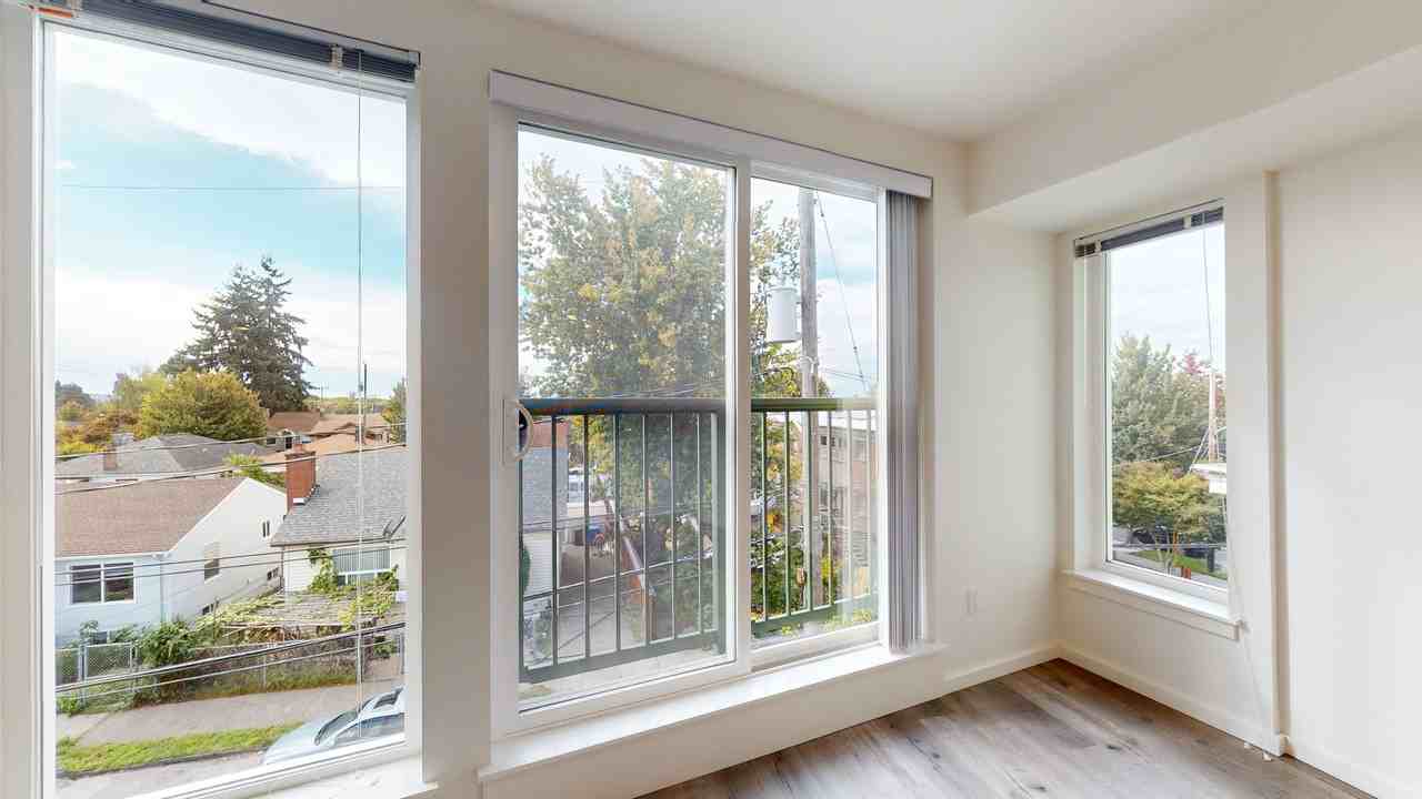 Reverie on Beacon Hill! Modern city living! - Photo 5 of 35