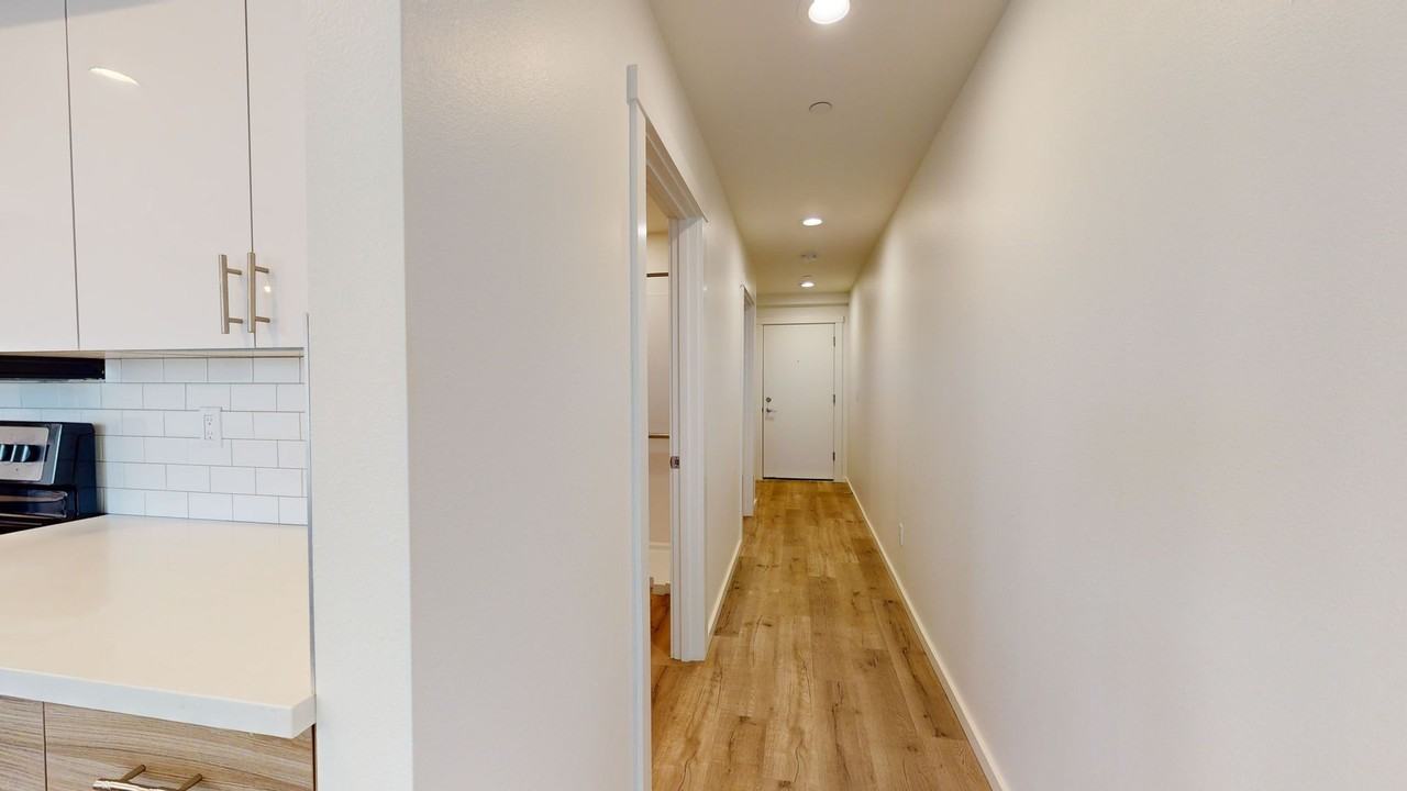 Reverie on Beacon Hill! Modern city living! - Photo 7 of 35