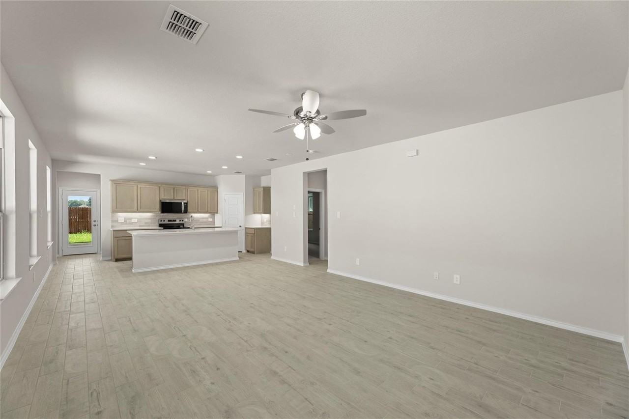 1641 Meadow Crest Dr - Photo 5 of 28