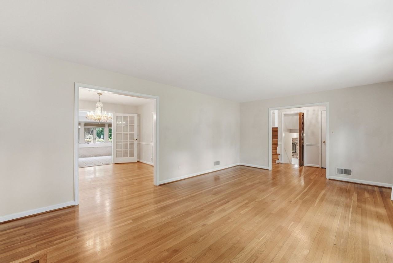 2419 Claremont Dr - Photo 3 of 39