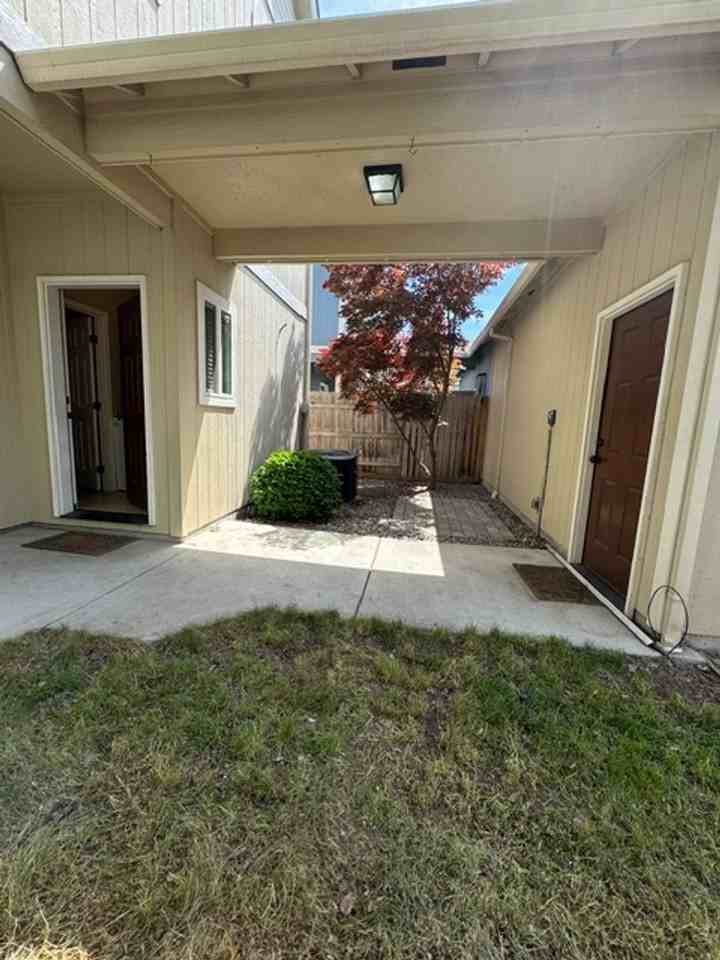 233 Wintersage Cir - Photo 4 of 17