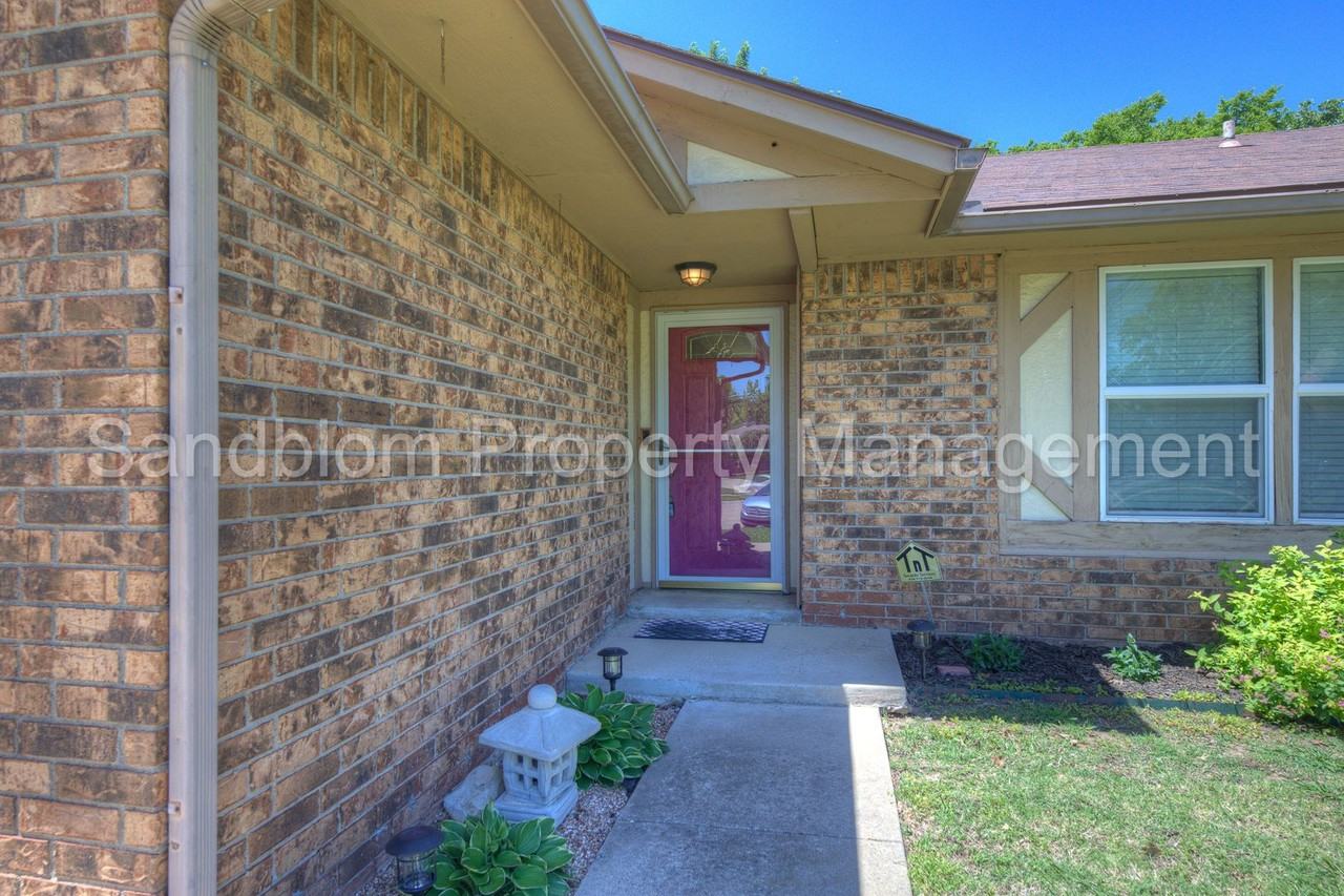 2112 N 21st St - Photo 2 of 26