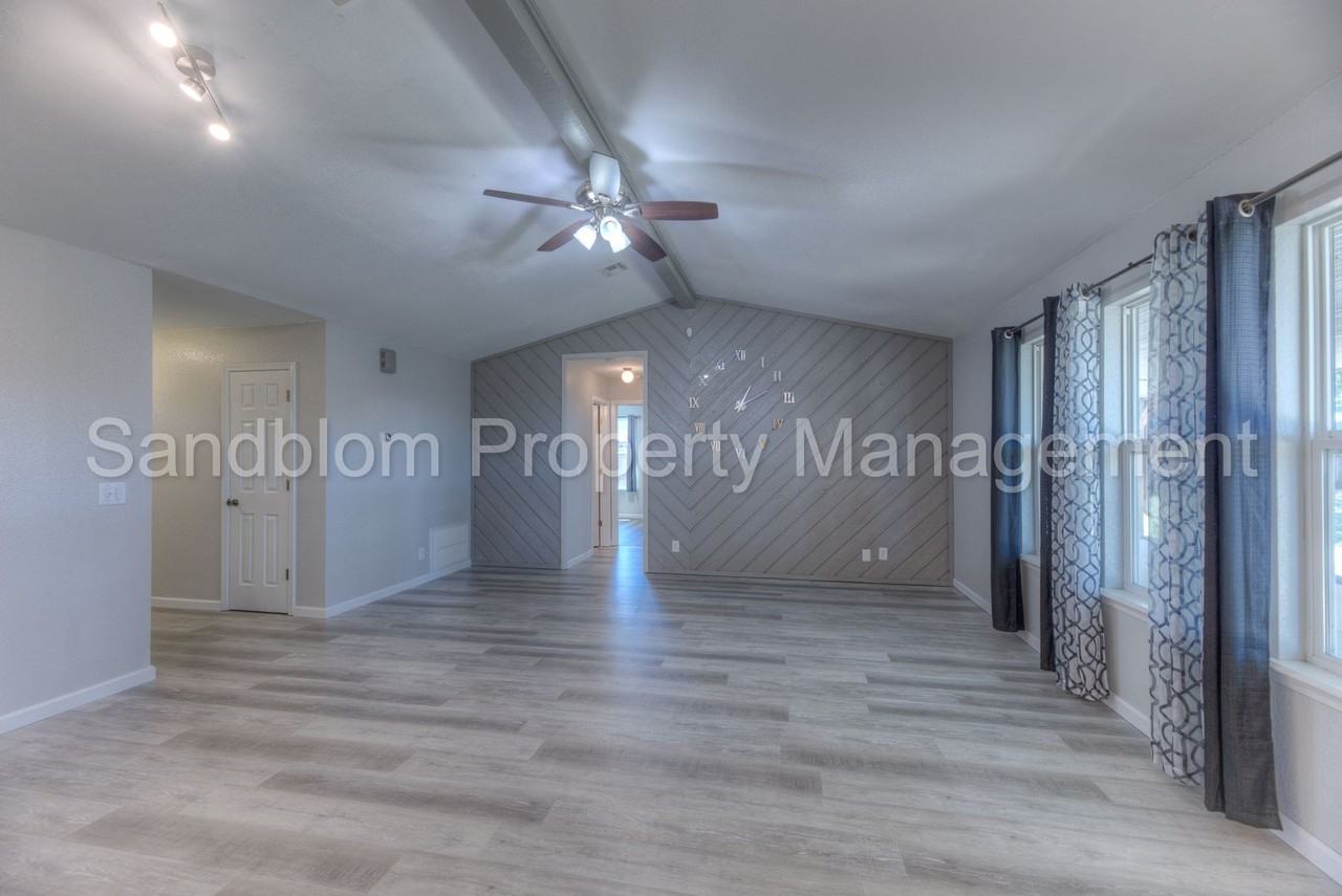 2112 N 21st St - Photo 5 of 26