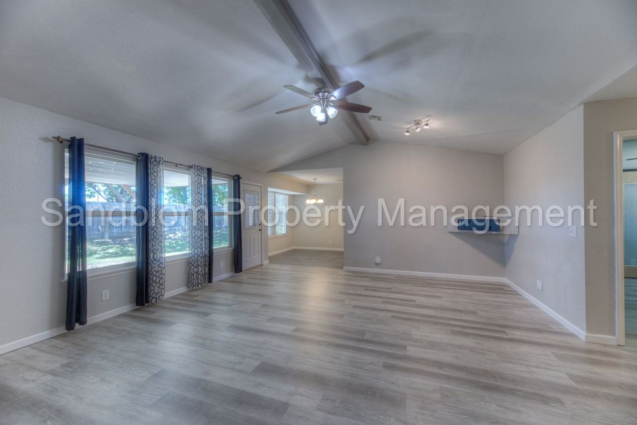 2112 N 21st St - Photo 6 of 26