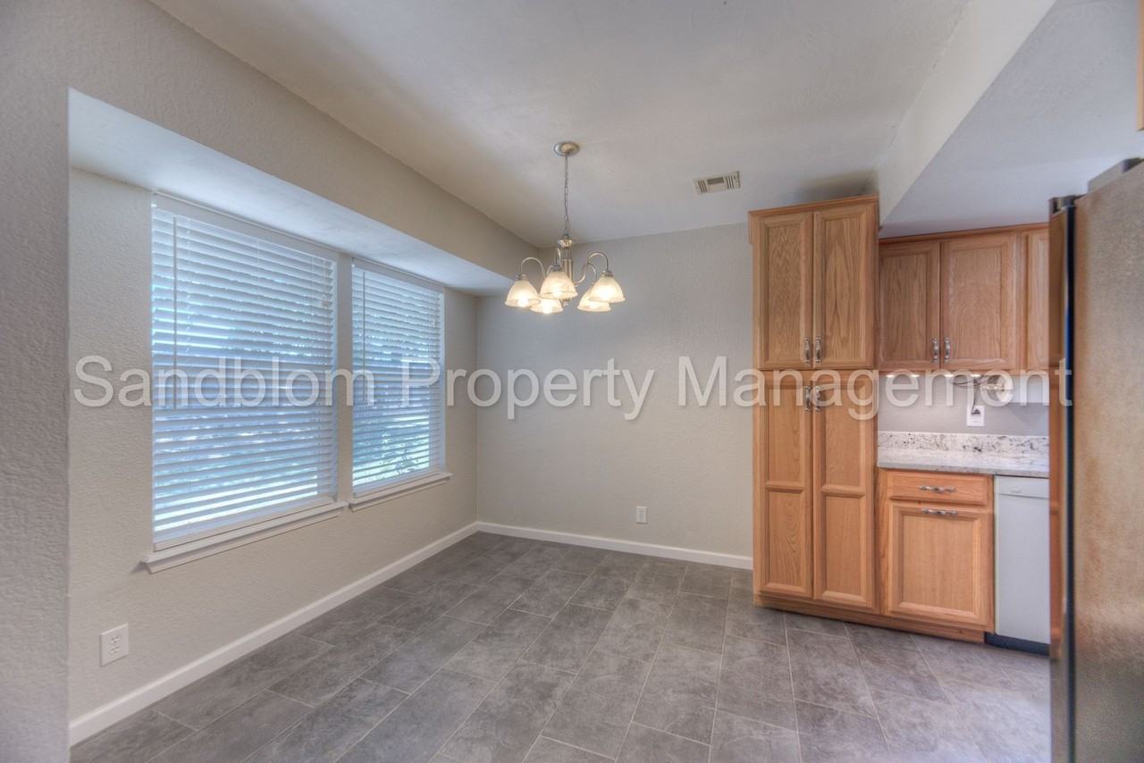 2112 N 21st St - Photo 7 of 26