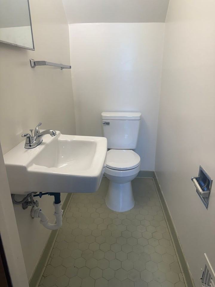 1723 E Cone Blvd - Photo 6 of 12