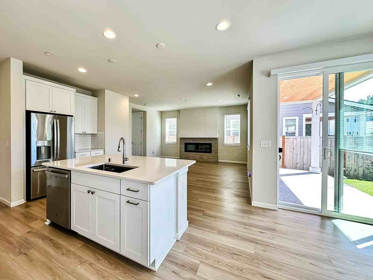 7468 87th Dr Ne - Photo 5 of 22