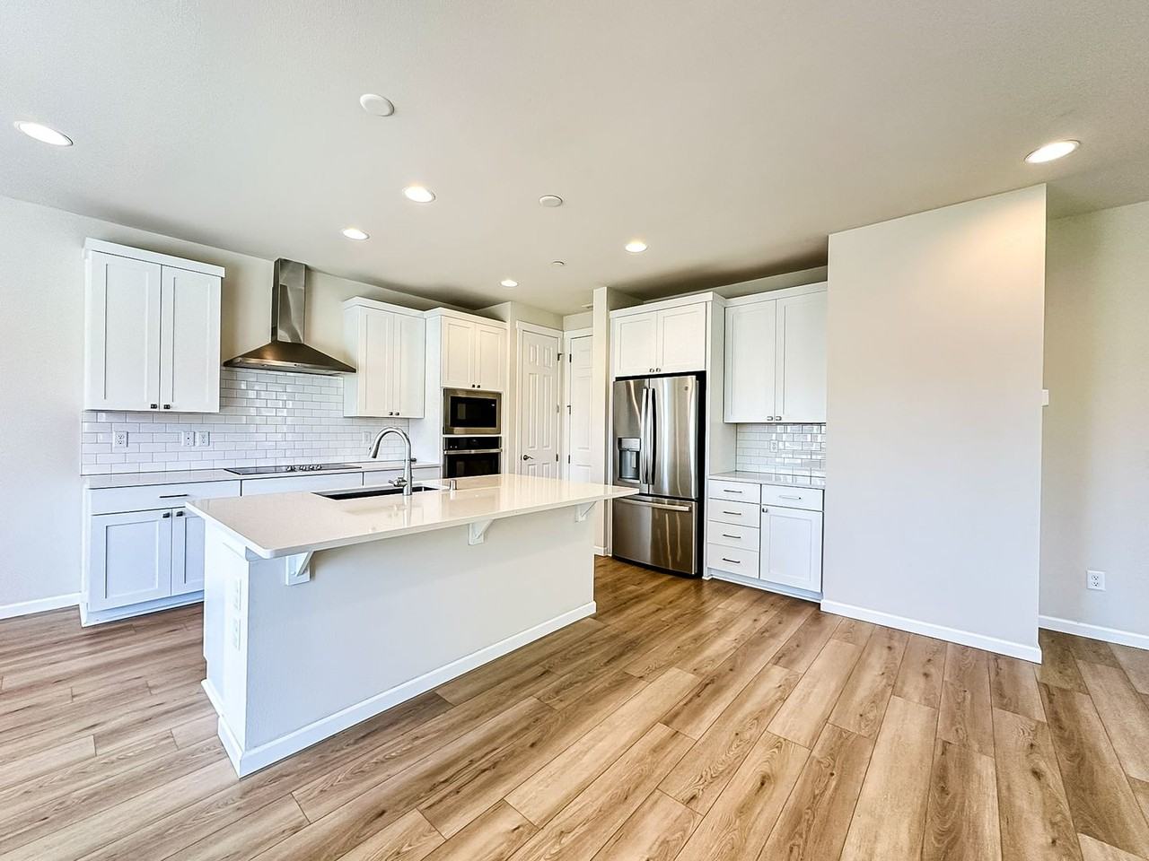 7468 87th Dr Ne - Photo 6 of 22