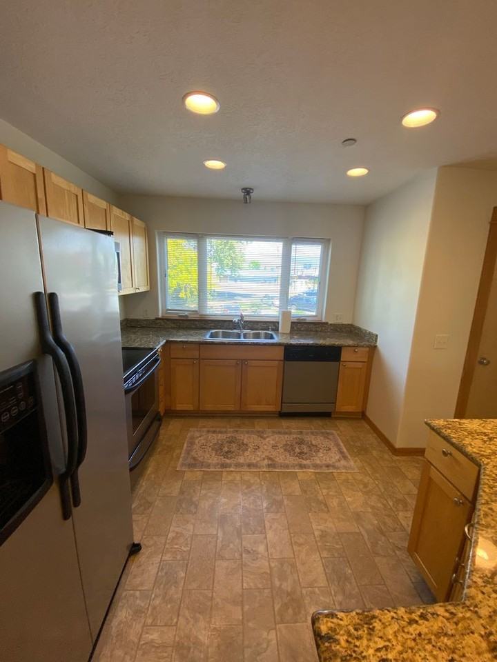 998 W 8th Pl - Photo 2 of 17