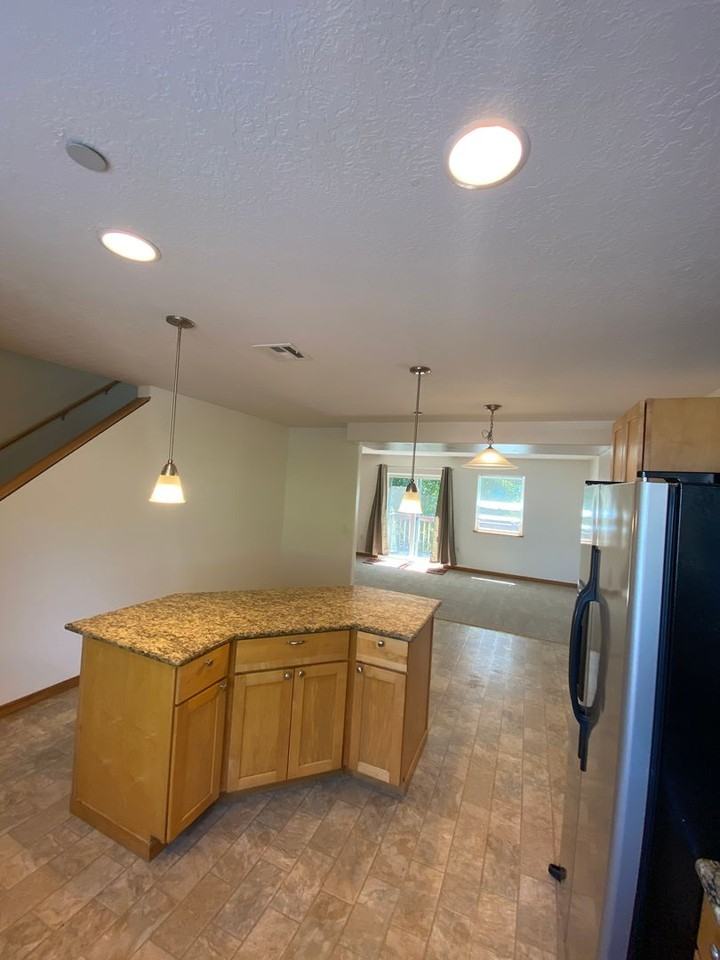 998 W 8th Pl - Photo 3 of 17