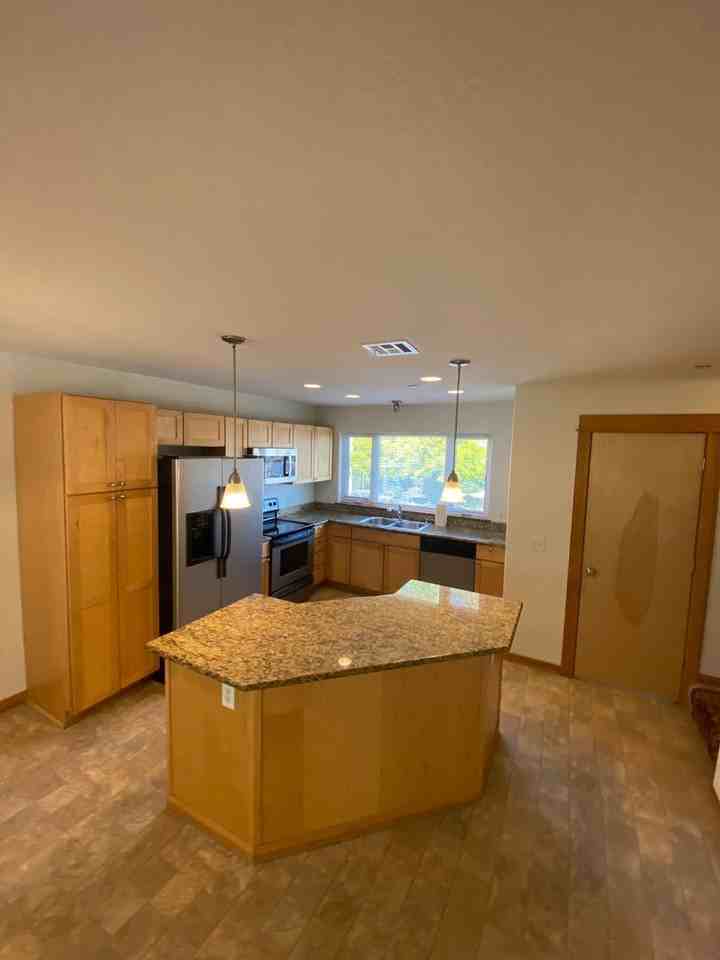 998 W 8th Pl - Photo 4 of 17