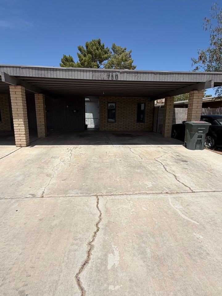 730 E 24th Pl