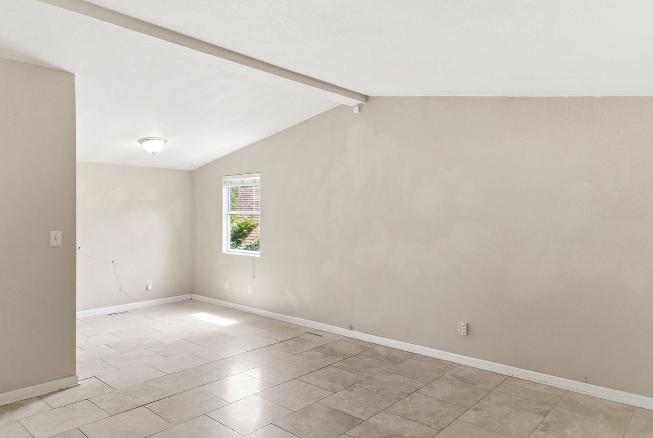 429 S Miller St - Photo 5 of 25