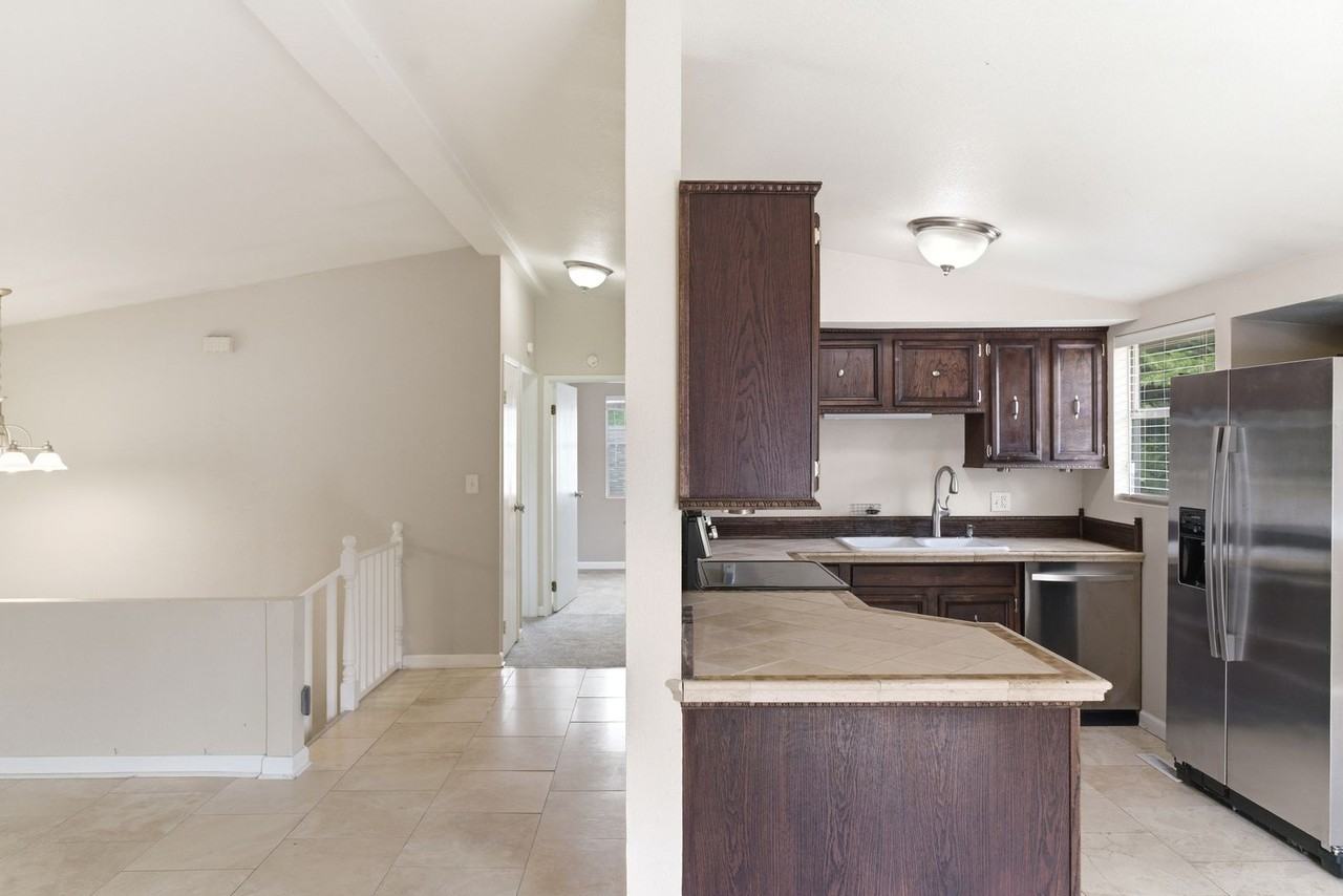429 S Miller St - Photo 7 of 25