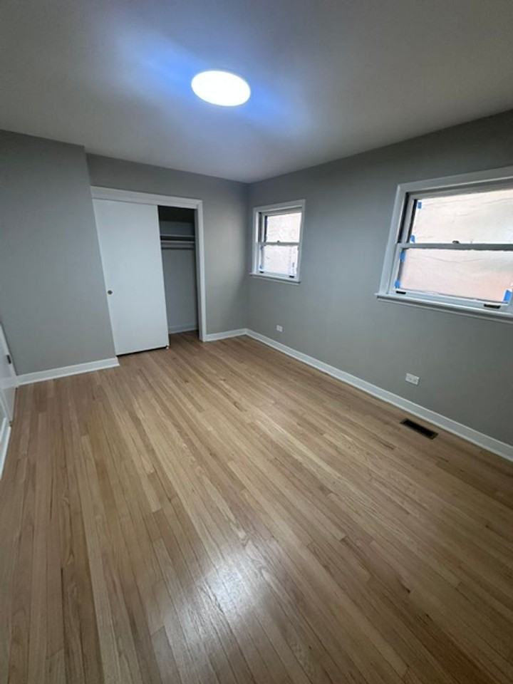 6009 S Kolin Ave - Photo 2 of 12