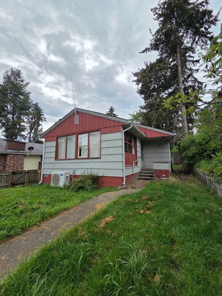 1324 Garrison Ave - Photo 2 of 20