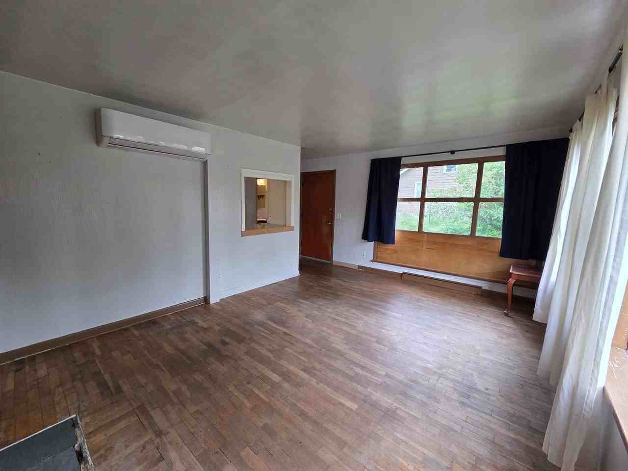 1324 Garrison Ave - Photo 4 of 20
